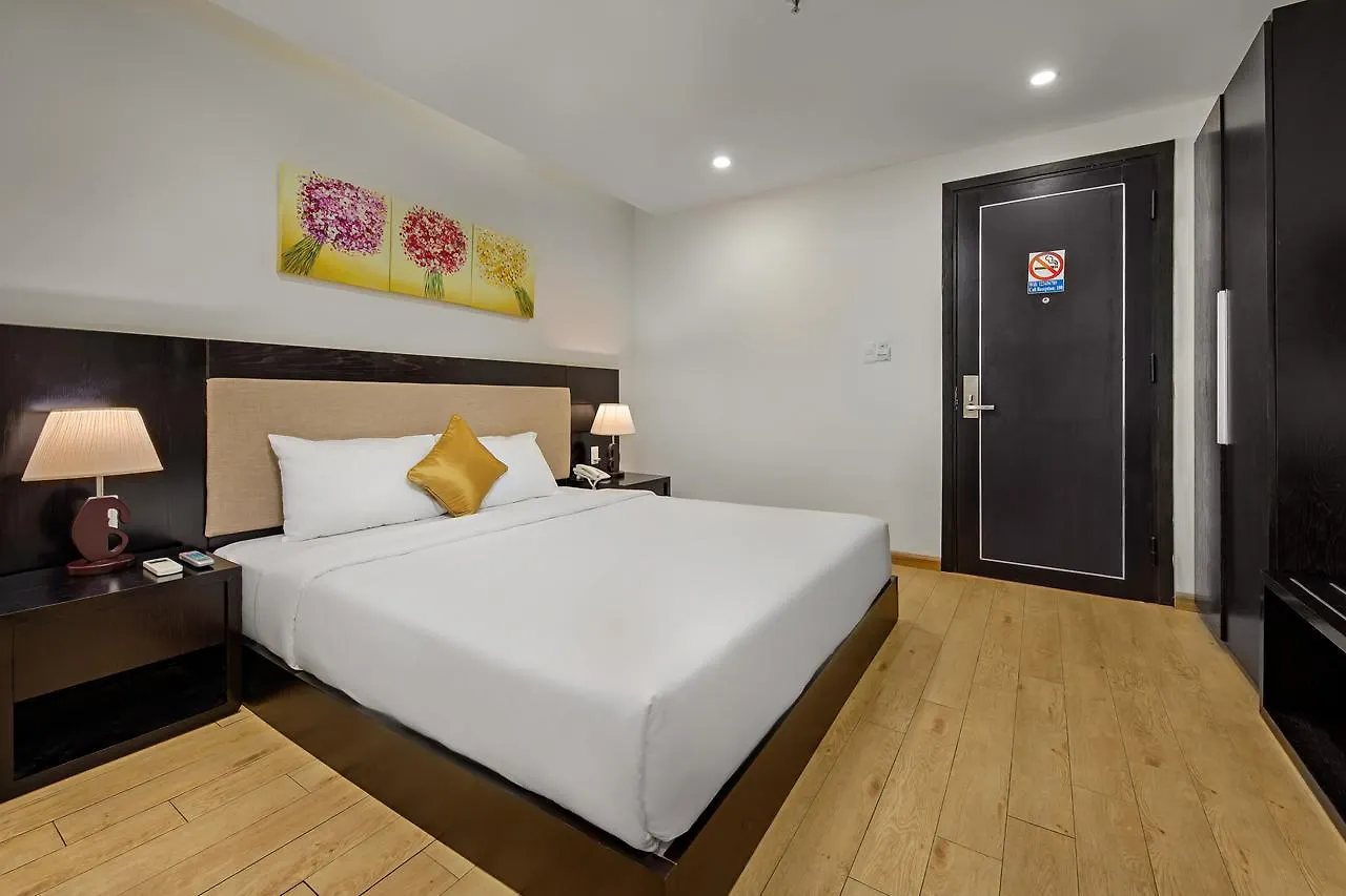 Golden Star Hotel By Thg Дананг 4*,